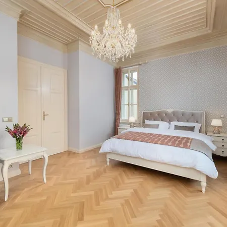 & Restaurant Chateau Trnova Hotell