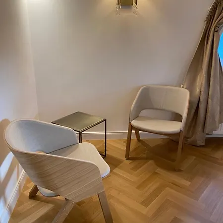 & Restaurant Chateau Trnova 호텔 4*